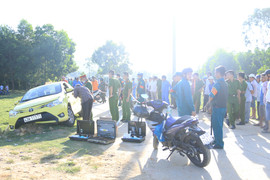 Tài xế taxi nằm trên vũng máu: Phát hiện găng tay và áo khoác nghi của hung thủ