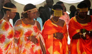 Kỳ quái hủ tục bố chồng ngủ với con dâu tương lai