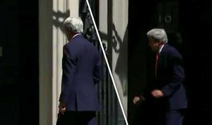 Ngoại trưởng Mỹ va đầu vào cửa văn phòng thủ tướng Anh
