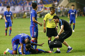 Những tiết lộ về Demba Ba sau chấn thương khủng khiếp ở Trung Quốc