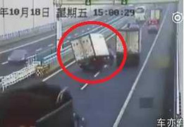 Xe tải 'đảo như rang lạc', đổ kềnh thảm hại trên cao tốc