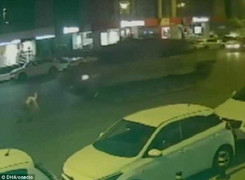 Video: Người đàn ông sống sót thần kỳ sau khi bị 2 xe tăng cán qua liên tiếp