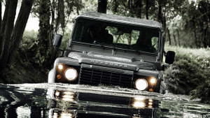 Mê Land Rover Defender, tỷ phú xây dựng xưởng sản xuất riêng