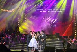 Thu Phương rơi nước mắt trên sân khấu 'Khoảnh khắc vô giá'