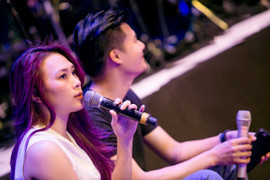 Mỹ Tâm mang dép lê, đùa giỡn cùng Quang Dũng