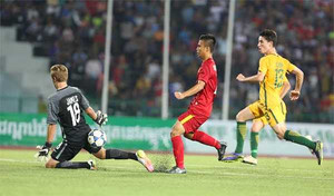 Trọng tài từ chối penalty cho Việt Nam