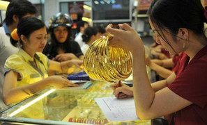 Giá vàng tuần qua diễn biến bất ngờ, tiếp tục lao dốc không phanh