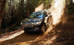 Ninh Bình xin cấp biển xanh cho xe được biếu: Lộ diện doanh nghiệp tặng 3 xe tiền tỷ