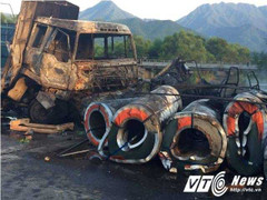 Hiện trường thảm khốc vụ hai xe ô tô bốc cháy ngùn ngụt ở Huế