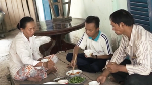 Clip: Ngôi nhà nhỏ nằm cạnh bờ ao của Hồ Văn Cường ở quê nghèo Tiền Giang