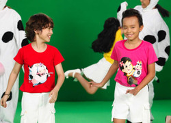 Hồ Văn Cường mặc áo dễ thương, 'quậy tưng bừng' khi quay MV đầu tay