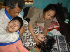 Người cựu binh khốn khổ và chuyện cô gái thấy người lạ là đòi thơm má