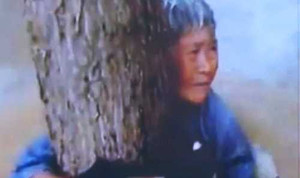 Chuyện cụ ông chấp nhận bị lũ cuốn để cứu vợ lay động hàng triệu con tim