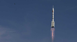 Tên lửa Trung Quốc bốc cháy trên bầu trời Mỹ