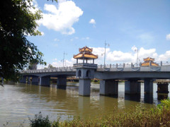 Nam thanh niên chết nổi trên sông Hương