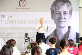 Cựu chuyên gia NASA dạy thiền cho học viên người Việt