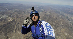 Vildeo: Người đàn ông rơi tự do hơn 7km không chết