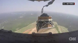 Xem Không quân Mỹ thả hàng loạt xe chiến đấu từ độ cao 1,5km