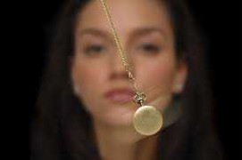 Mẹ dùng thuật thôi miên để khiến con dễ bảo