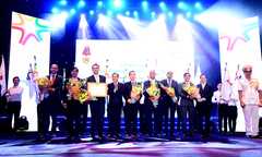 Frieslandcampina Việt Nam vinh dự đón nhận huân chương lao động hạng nhất