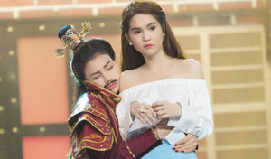 Trà Ngọc Hằng giả trai cưa cẩm, ôm chặt Ngọc Trinh