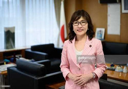 Chân dung tân nữ Bộ trưởng Quốc phòng tài sắc vẹn toàn của Nhật Bản
