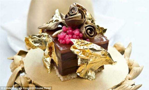 Tỷ phú chi 'núi tiền' mua quà sinh nhật cho 'cậu ấm, cô chiêu'