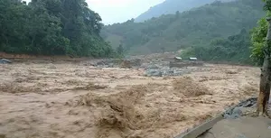 Vùng núi phía Bắc mưa to, nguy cơ lũ quét sạt lở