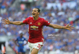 Ibrahimovic lập công, Man Utd giành siêu cúp Anh