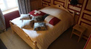 Khách sạn 'siêu đặc biệt' với giường ngủ nằm giữa 2 quốc gia