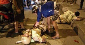 Hai chiến sỹ CSGT bị quái xế đạp trọng thương trên cầu