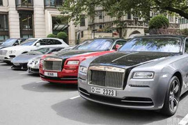 Đi nghỉ hè, nhà giàu Trung Đông 'cắp nách' tiền tấn theo mình