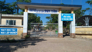 Khởi tố hiệu phó dùng ảnh 'nóng' tống tiền nữ đồng nghiệp