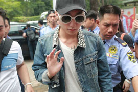 Sơn Tùng được dàn bảo vệ hộ tống nghiêm ngặt giữa 'bão' scandal