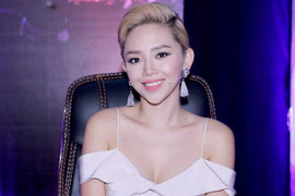 Tóc Tiên diện đầm dây trễ nải, tình tứ bên 'người tình tin đồn'