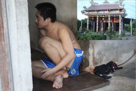 Nỗi đau chưa có lời giải ở vùng đất nhiều người bỗng dưng... 'phát điên'