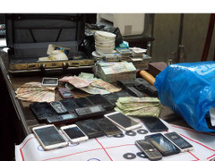 Vĩnh Phúc: Bắt nhóm y bác sỹ đang say sưa trên chiếu bạc ngay bệnh viện