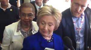 Video: Bà Hillary Clinton 'lên cơn động kinh' khi đang trả lời phỏng vấn?