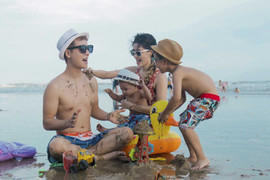 Chùm ảnh hạnh phúc ngập tràn của gia đình Đăng Khôi