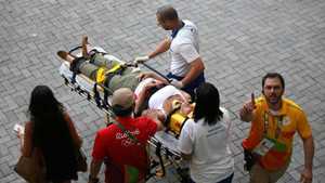 Olympic Rio 2016: Camera tuột cáp, rơi xuống đầu cổ động viên