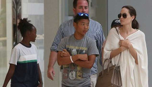 Pax Thiên trưởng thành, chững chạc không nhận ra khi xuất hiện cùng Angelina Jolie