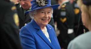 Sinh viên Trung Quốc cầm dao đòi đi giết nữ hoàng Anh