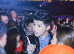 Bị trộm móc điện thoại, Noo Phước Thịnh cãi tay đôi, quyết làm tới cùng