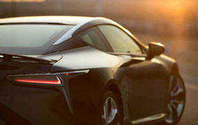 Ngỡ ngàng trước 'vẻ đẹp tốc độ' của Lexus LC500 2017 dưới ánh hoàng hôn