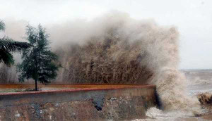 Bão số 3 mạnh lên tiến thẳng vào đất liền: Bộ GD-ĐT ra công điện khẩn