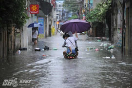 Bão số 3 Thần Sét suy yếu thành áp thấp nhiệt đới, gió vẫn giật cấp 9 tại Hà Nội