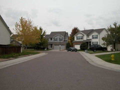 Có nên mua nhà có đường đâm thẳng vào nhà?