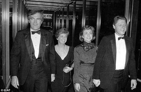 Bà Clinton từng bức tử cố vấn Nhà Trắng?