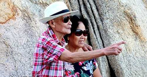 Bộ ảnh 'tình già' của cụ ông 85 tuổi khiến dân mạng cũng phải xốn xang