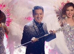 Đam Vĩnh Hưng bước trên kim cương trong 'siêu show' nửa triệu USD